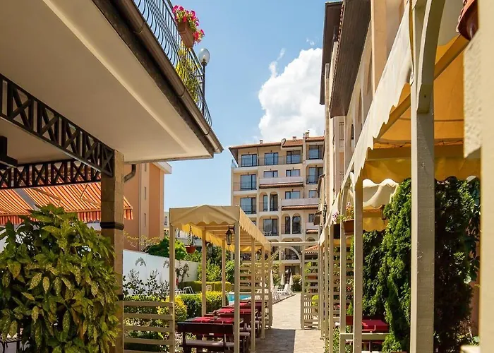 Tourist Complex Rose Village Апарт-готель Сонячний Берег