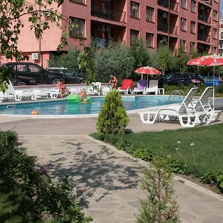 アパートホテル Tourist Complex Rose Village 3*