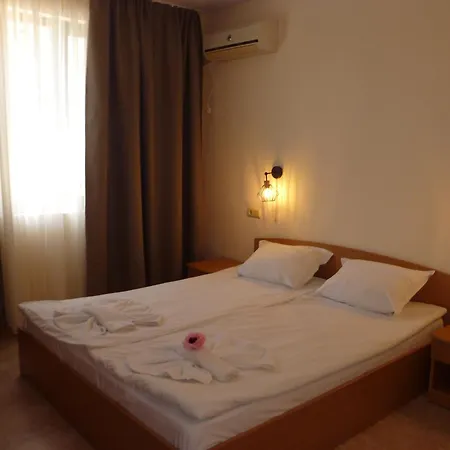 Ξενοδοχείο με διαμερίσματα Tourist Complex Rose Village 2*