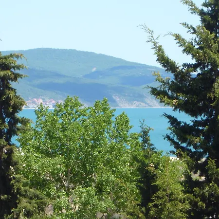 Ξενοδοχείο με διαμερίσματα Tourist Complex Rose Village 2*