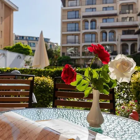 Tourist Complex Rose Village ساني بيتش